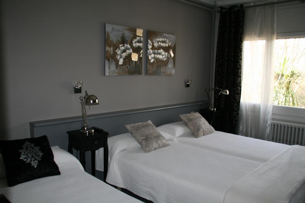 Hotel L'Ast Banyoles Ruang foto